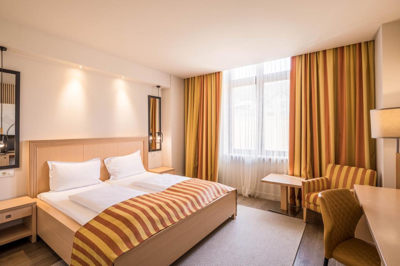 Hotel Rogge Resita Buitenkant foto