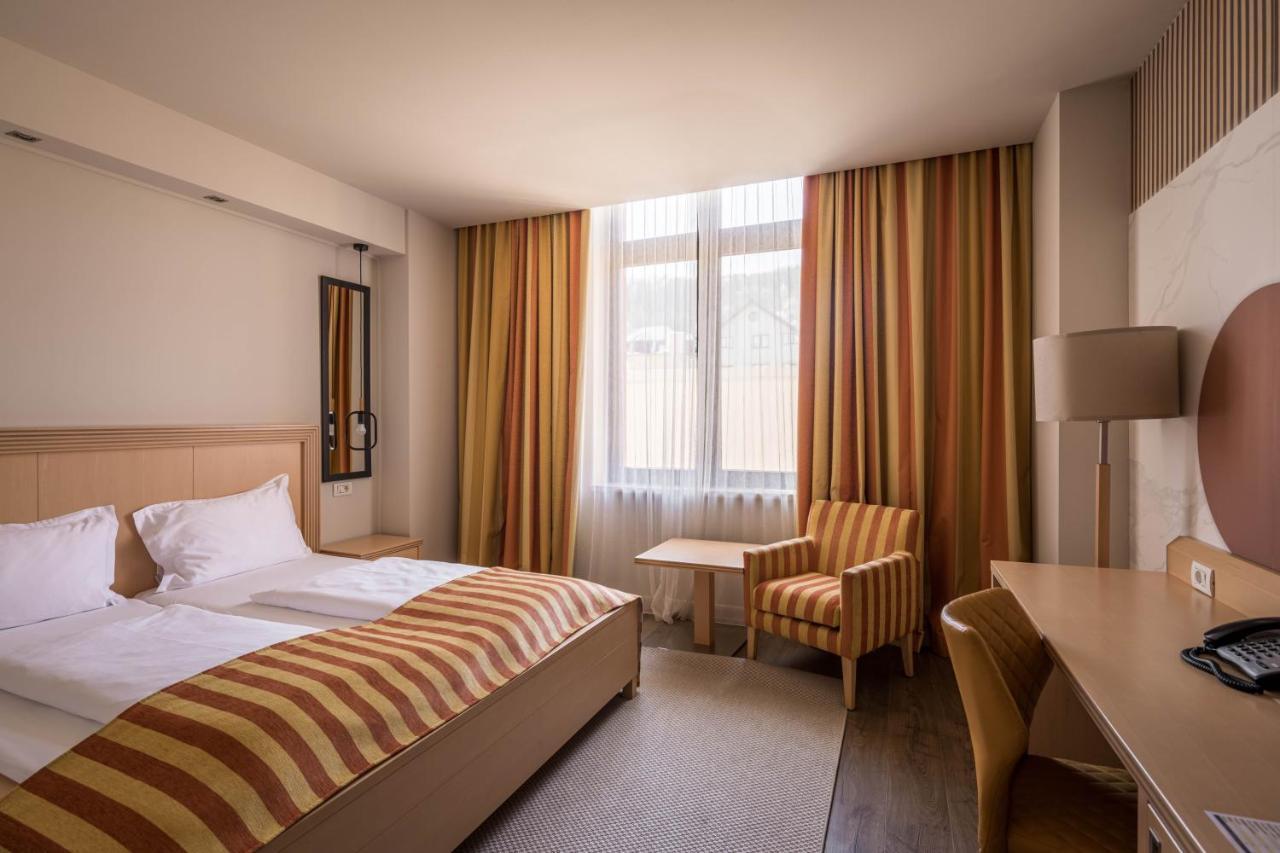 Hotel Rogge Resita Buitenkant foto