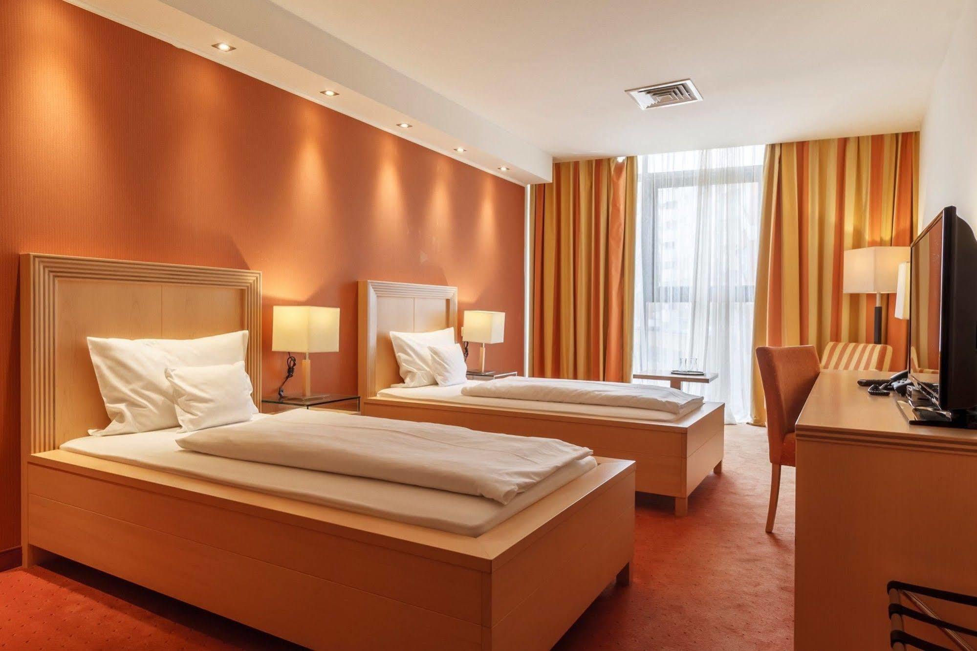 Hotel Rogge Resita Buitenkant foto