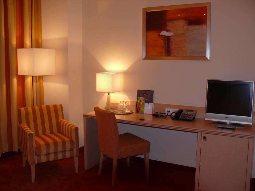 Hotel Rogge Resita Buitenkant foto