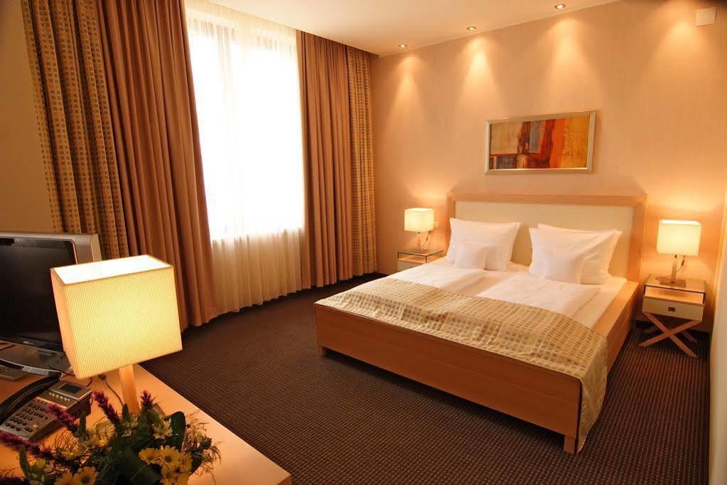 Hotel Rogge Resita Buitenkant foto